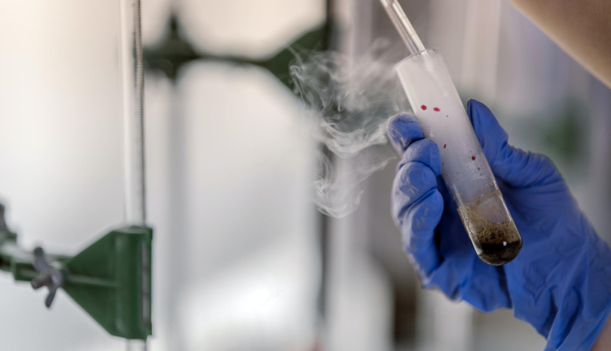 上海交大研发黑科技——电催化将废PET和CO2变甲酸